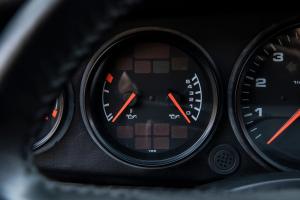 Porsche 911 Carrera RS 3.6 Touring 1992 года  (WW)